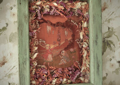 Quadro artigianale in cuoio, legno e fiori secchi